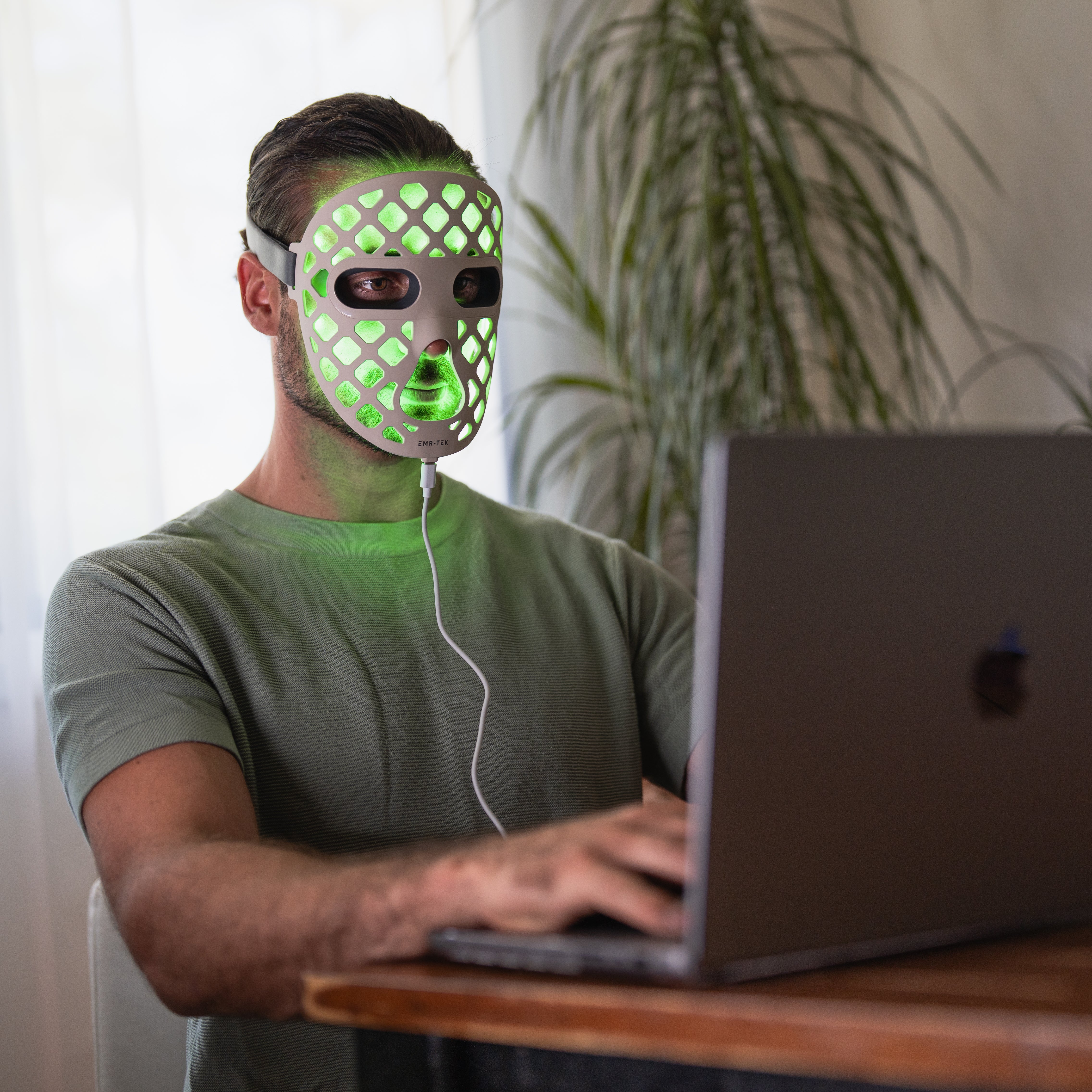 ETERNO LED Face Mask — 4 Wavelengths, Zero Contact - red light | EMR-TEK