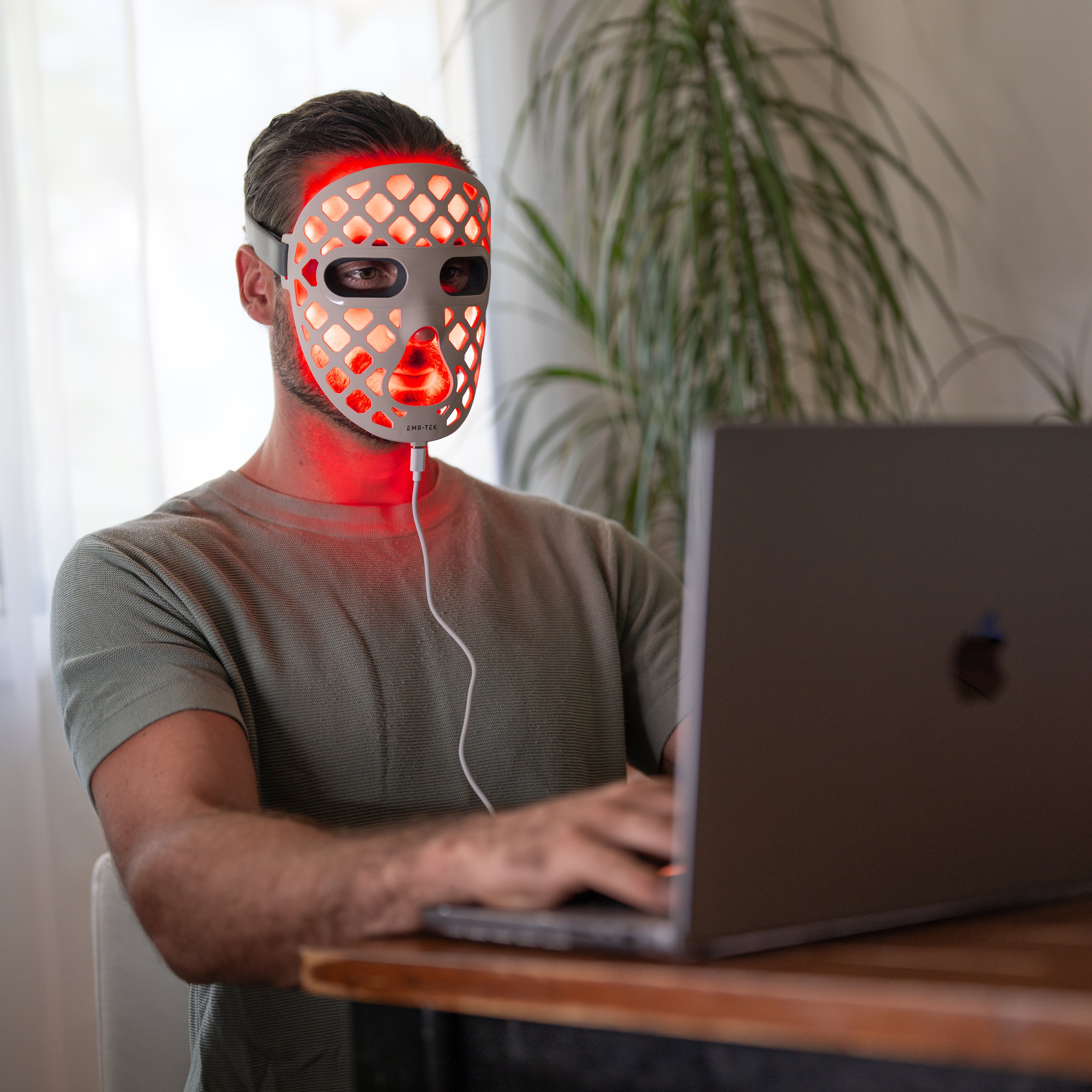 ETERNO LED Face Mask — 4 Wavelengths, Zero Contact - red light | EMR-TEK