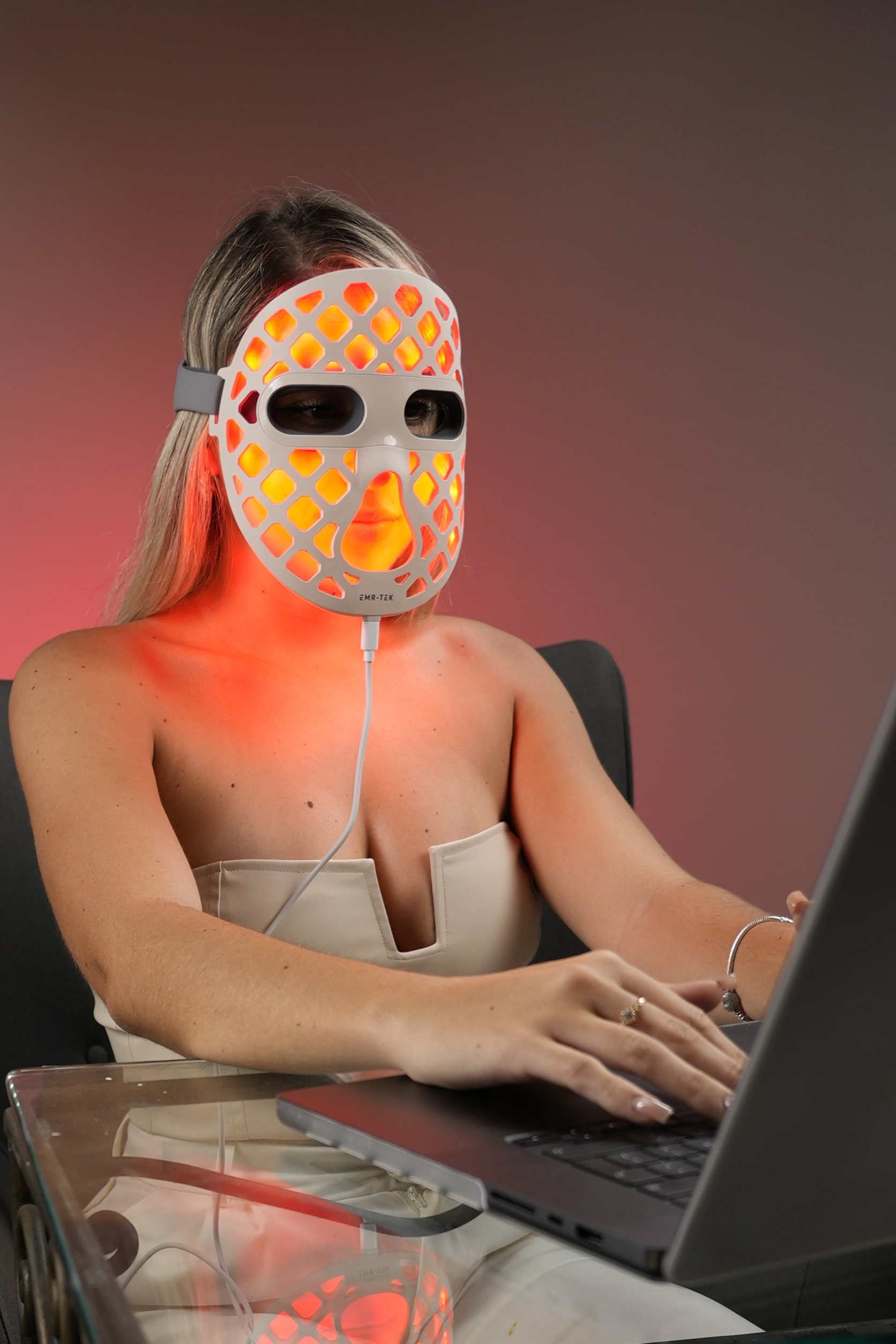 ETERNO LED Face Mask — 4 Wavelengths, Zero Contact - red light | EMR-TEK