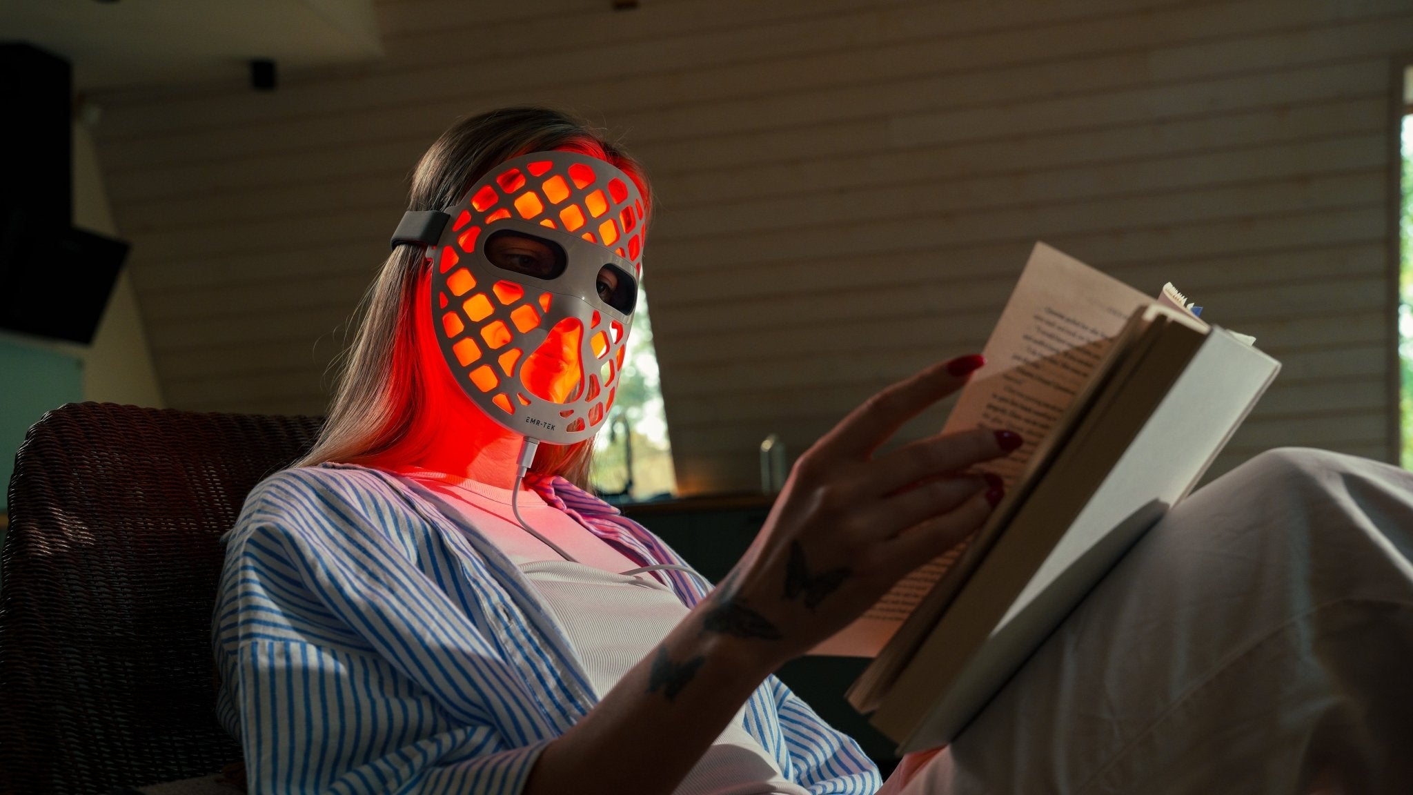 ETERNO LED Face Mask — 4 Wavelengths, Zero Contact - red light | EMR-TEK
