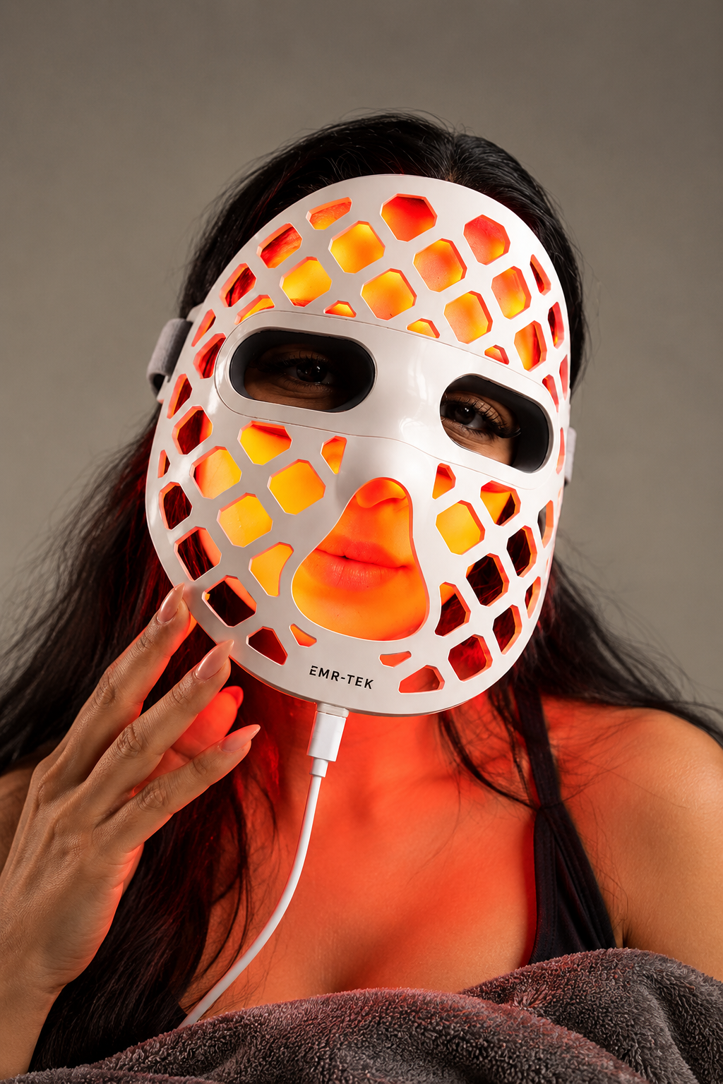 ETERNO LED Face Mask — 4 Wavelengths, Zero Contact