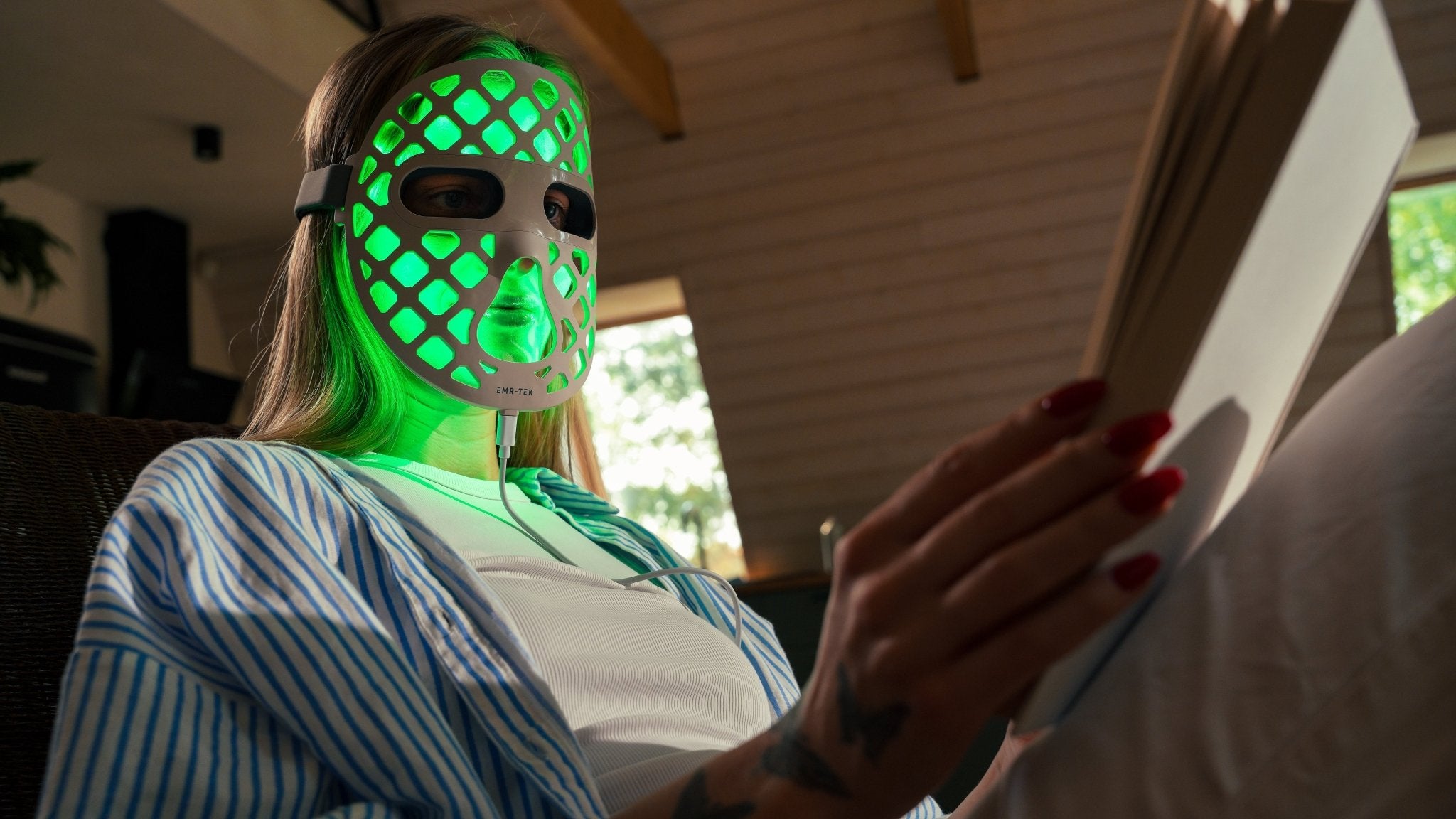 ETERNO LED Face Mask — 4 Wavelengths, Zero Contact - red light | EMR-TEK